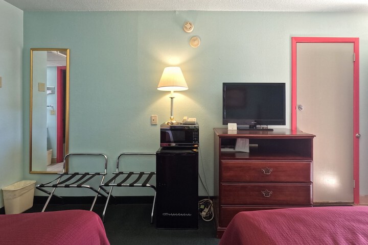 Room 14 of 33