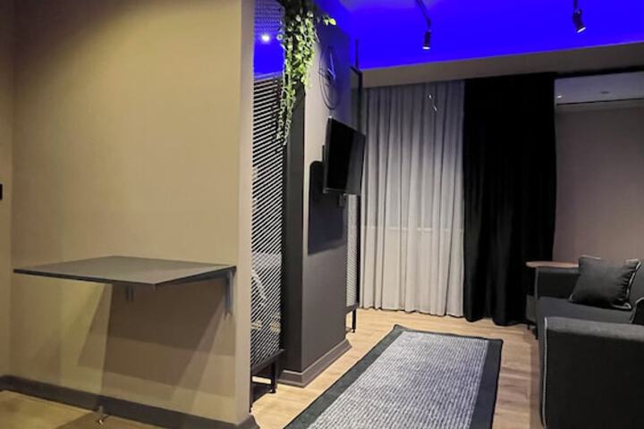 Room 8 of 28