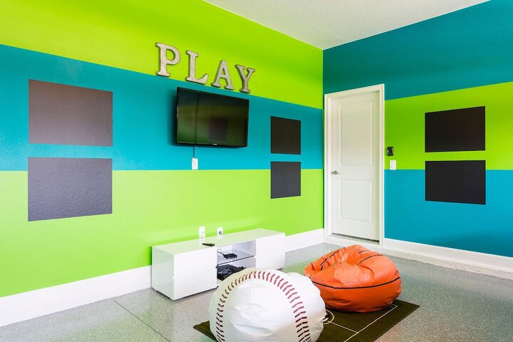 Room 9 of 40