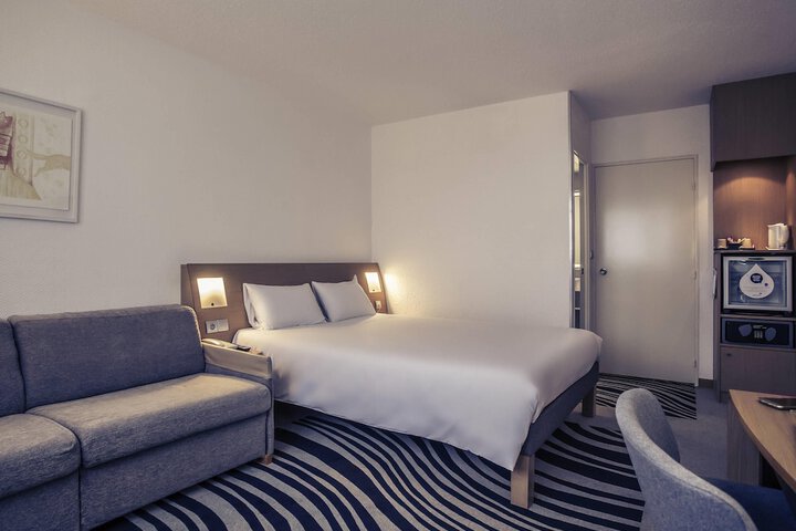 Room 6 of 108