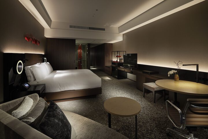 Room 12 of 106