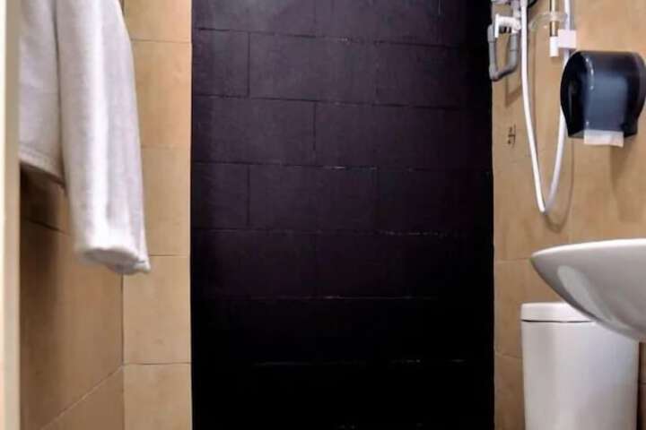 Room 19 of 34