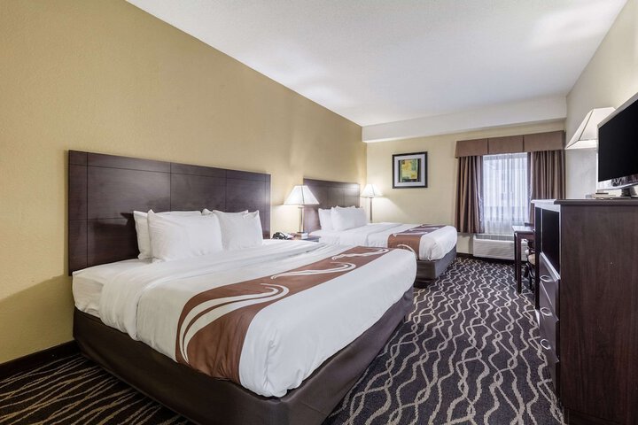 1 King Bed (5 of 18)