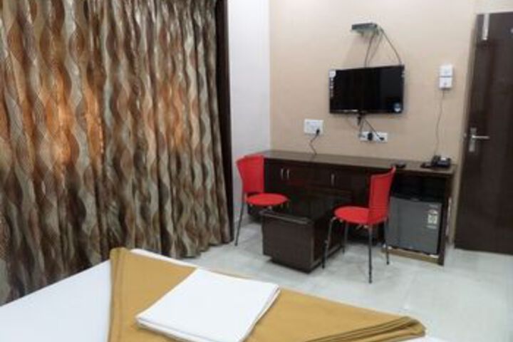 Room 12 of 26