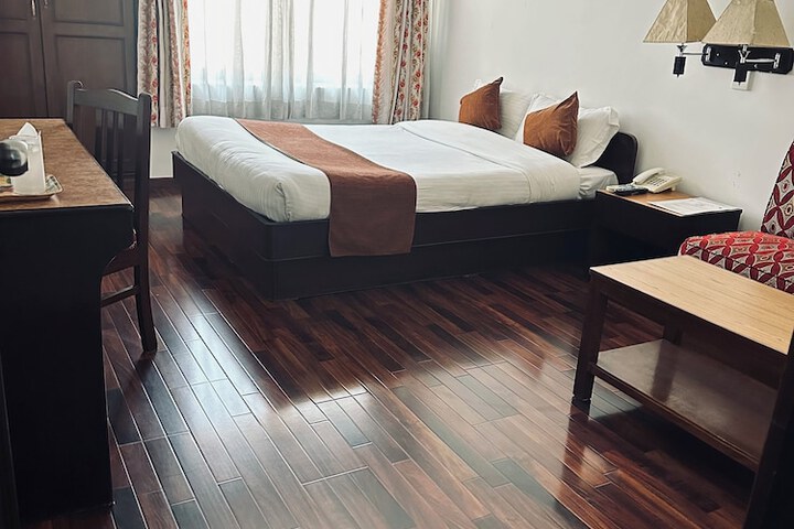 Room 28 of 93