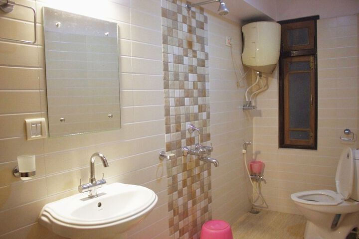 Room 12 of 12