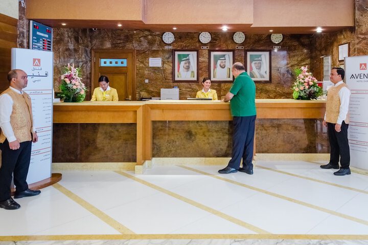 Check-in/check-out kiosk