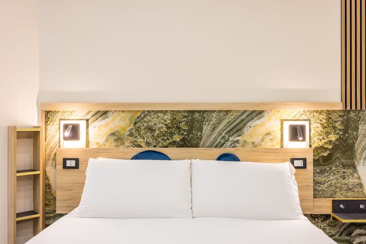 Room 3 of 11