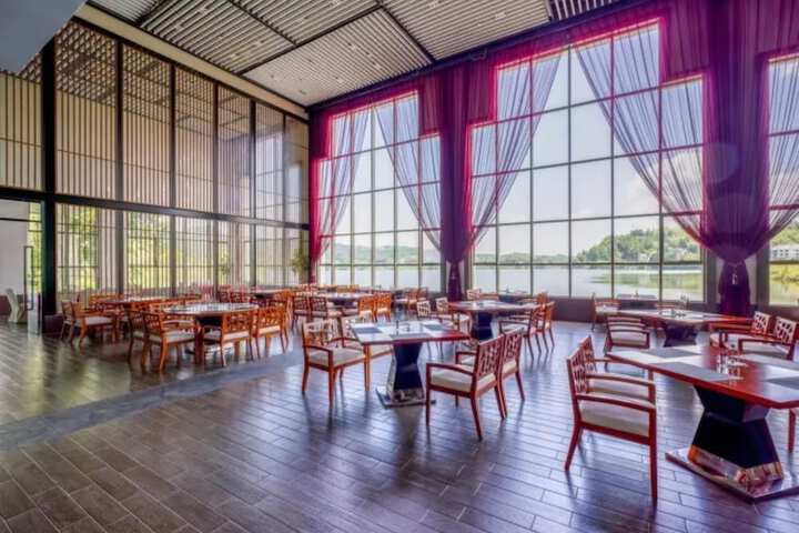 Dining 3 of 18