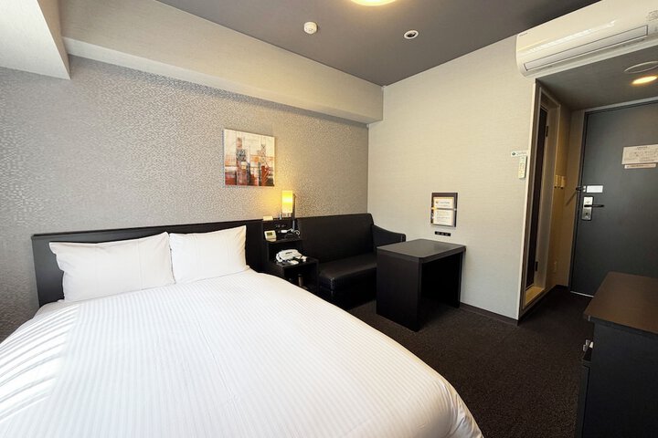 Room 5 of 27