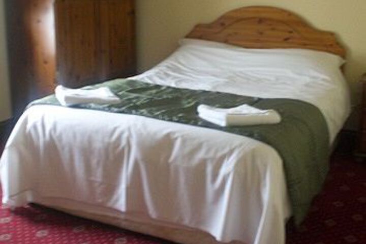 Room 6 of 9