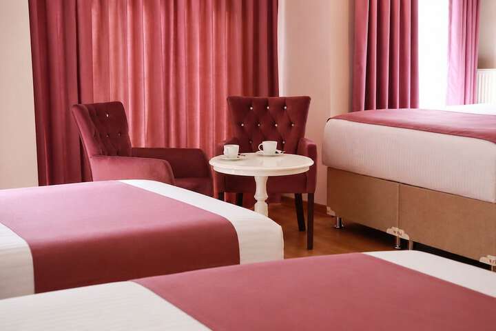 Room 28 of 65