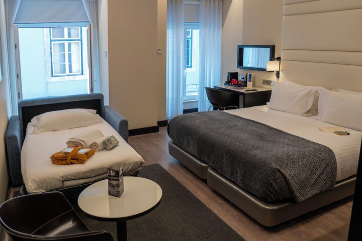 Room 52 of 143
