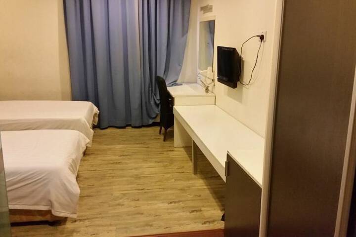 Room 7 of 35