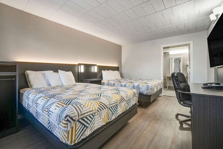 2 Double Beds Accessible (5 of 6)