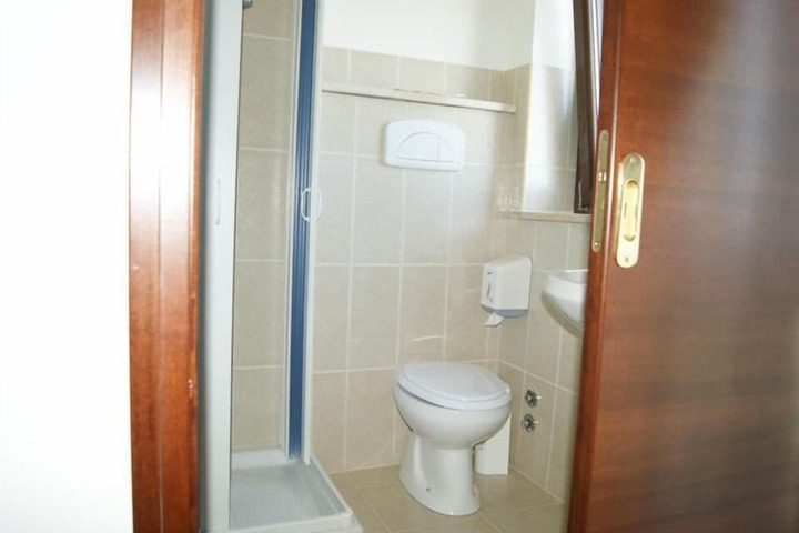 Room 11 of 27