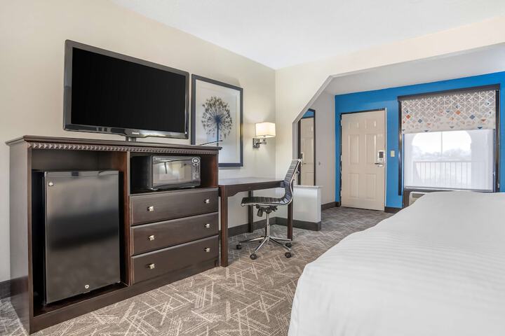 Room 8 of 27