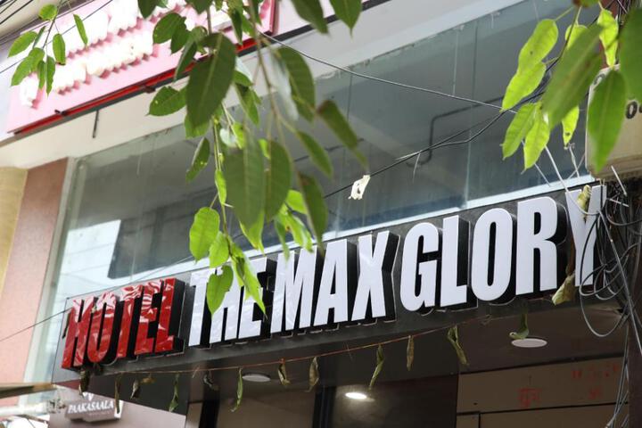 Hotel The Max Glory