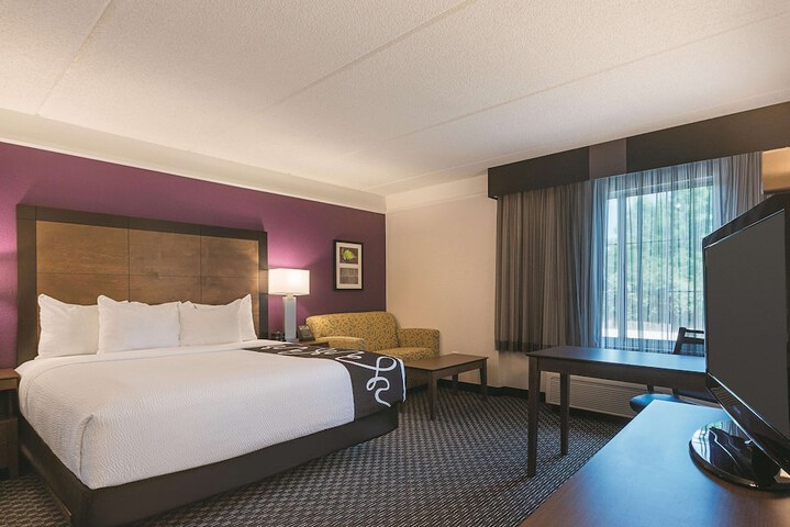 1 King Bed (7 of 21)