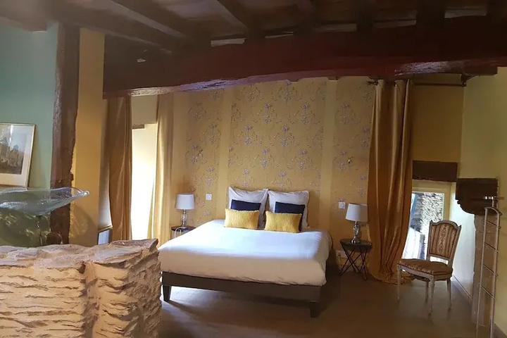 Room 2 of 14