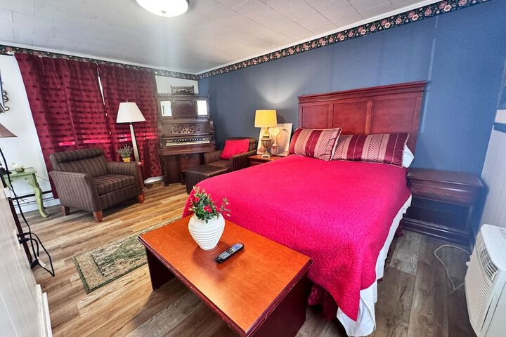 1 King Bed (9 of 48)