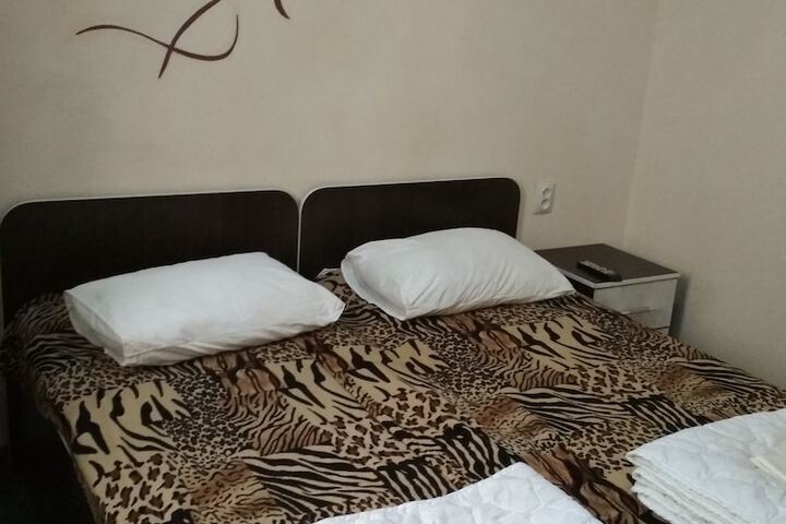 Room 9 of 18