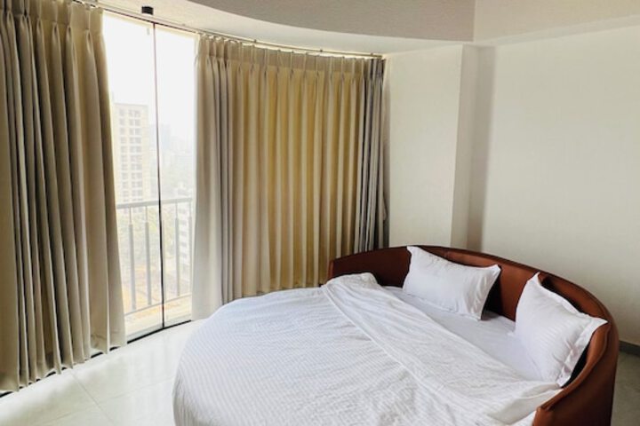 Room 5 of 20