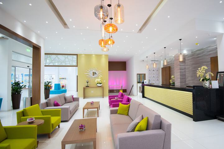 Entrance & Lobby