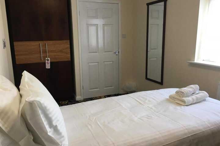Room 7 of 40