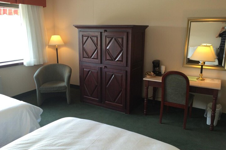 Room 8 of 24