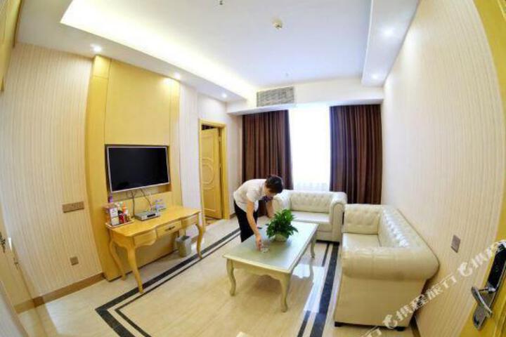 Wanxiang Hotel (Qinzhou Lingshan)