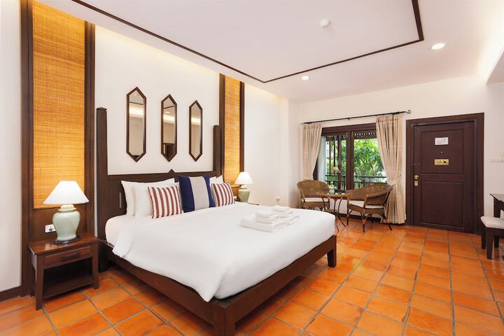 Room 5 of 140