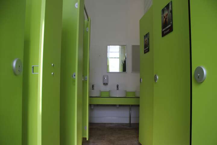 Room 50 of 76