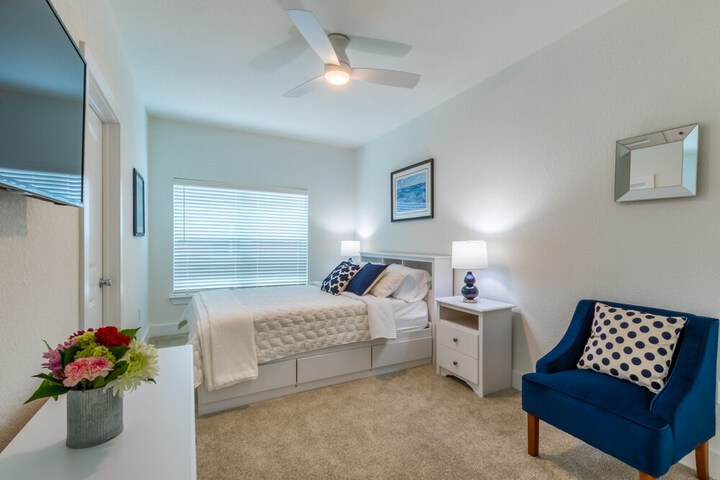 Room 6 of 107