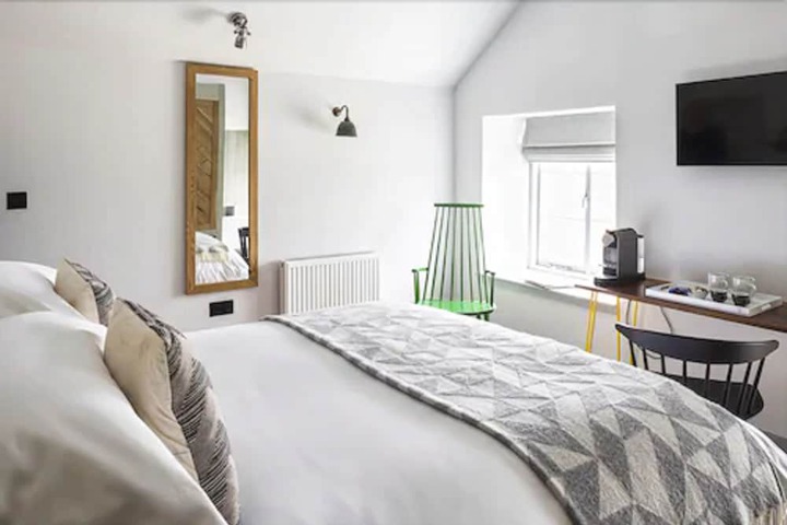 Room 25 of 68