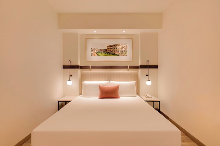 Room 22 of 34