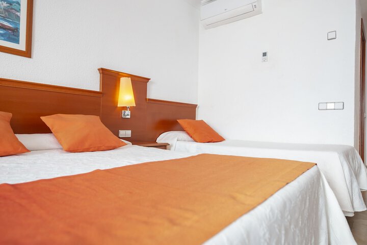 Room 27 of 81