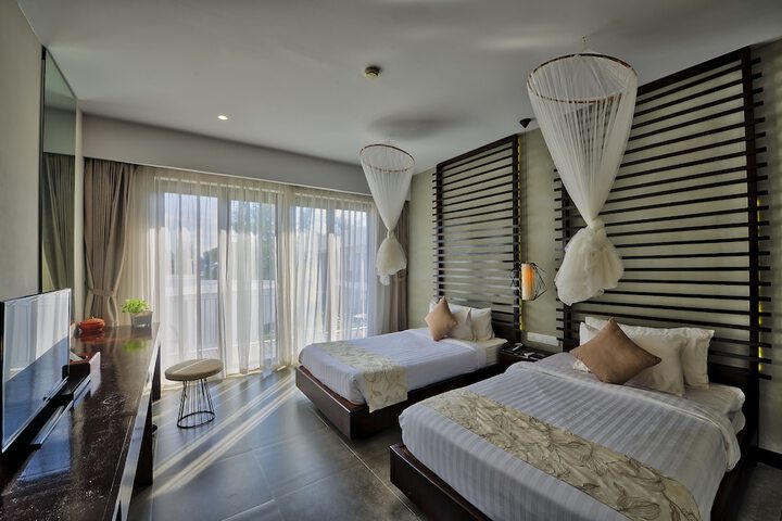 Room 44 of 104