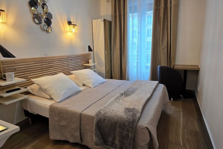 Room 10 of 33