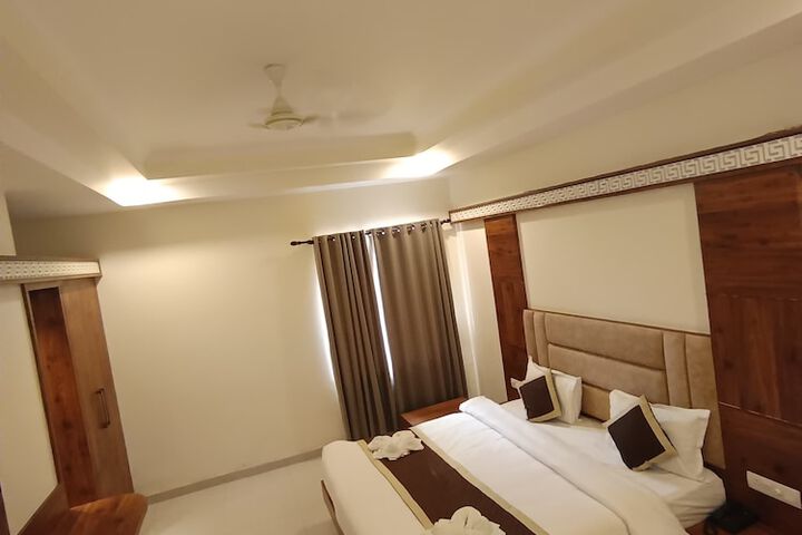 Room 11 of 29
