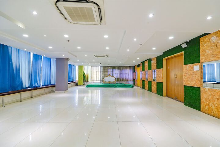 Ballroom/Hall 38 of 43