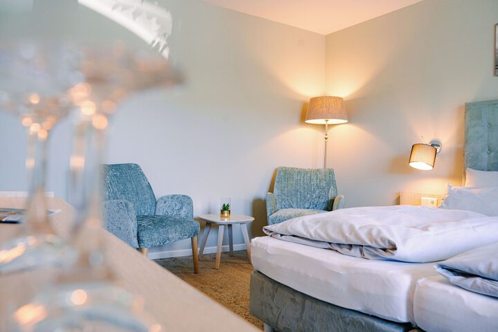 Room 8 of 33