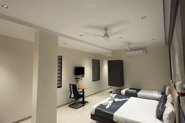 Room 27 of 65