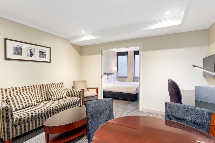 Room 32 of 66
