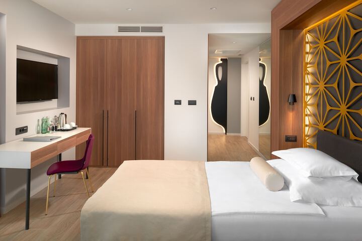 Room 26 of 106