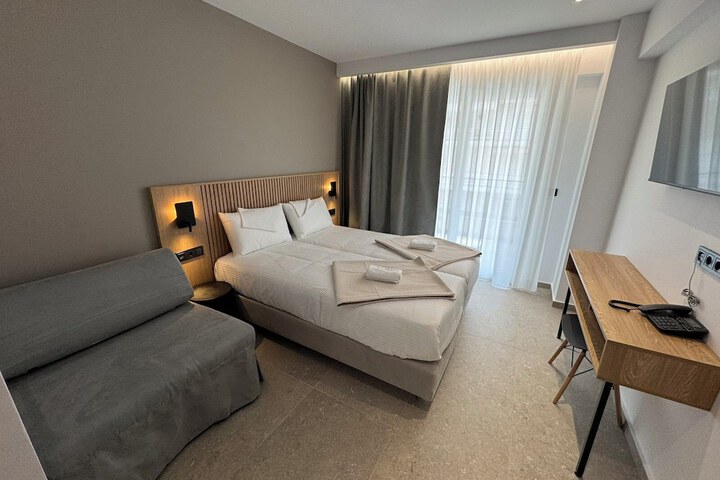 Room 4 of 19