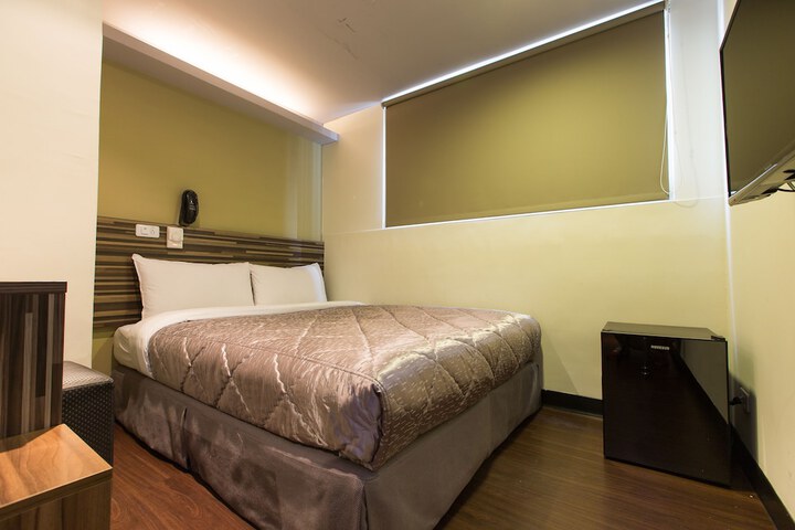 Room 9 of 29