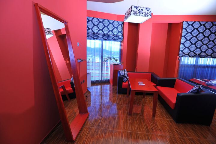 Room 28 of 98