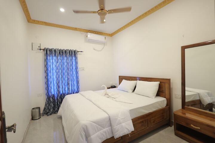 Room 4 of 14