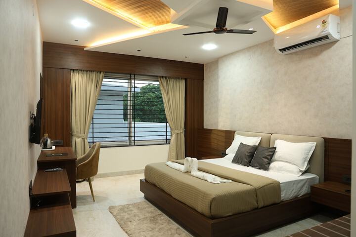 Room 4 of 34